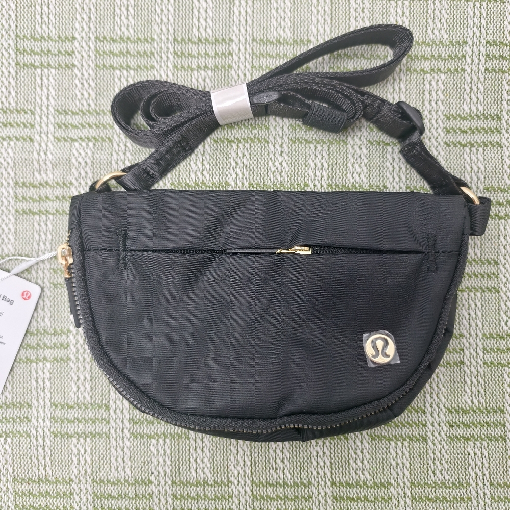 lululemon Black All Night Festival Bag 2L